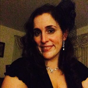 Meet your Posher, Enza